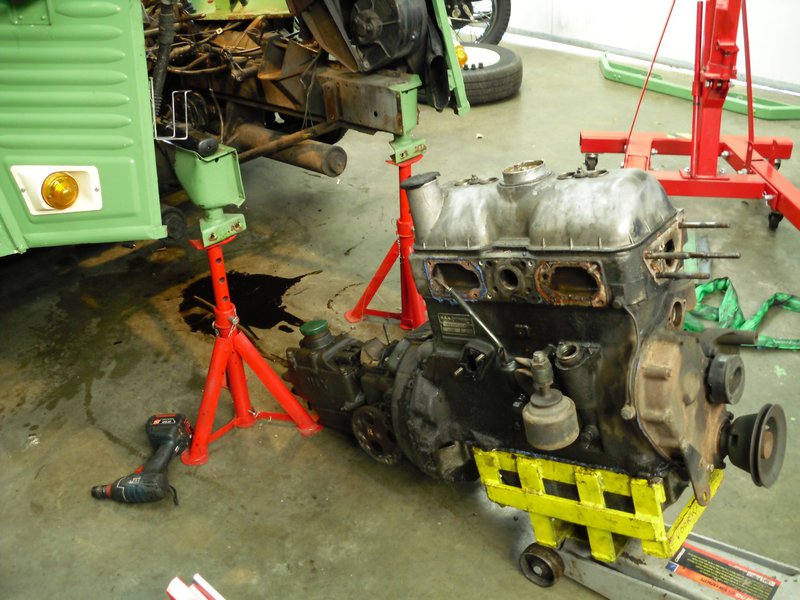 Cochon 2016 3 uitbouw motor en versnellingsbak (12) (Large).JPG