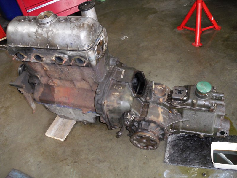 Cochon 2016 3 uitbouw motor en versnellingsbak (18) (Large).JPG