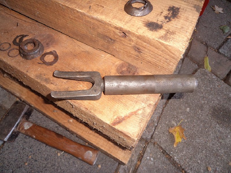 DSC02006 Onmisbaar tool voor loshalen stuurkogels.jpg